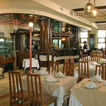 Hotel Irisa Bukares Bagian luar foto