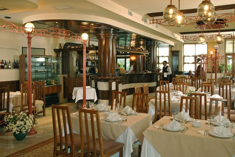 Hotel Irisa Bukares Bagian luar foto