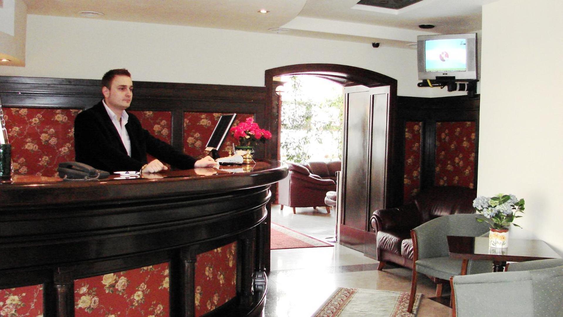 Hotel Irisa Bukares Bagian luar foto